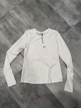 ALO Yoga White Long Sleeve Crew Tee